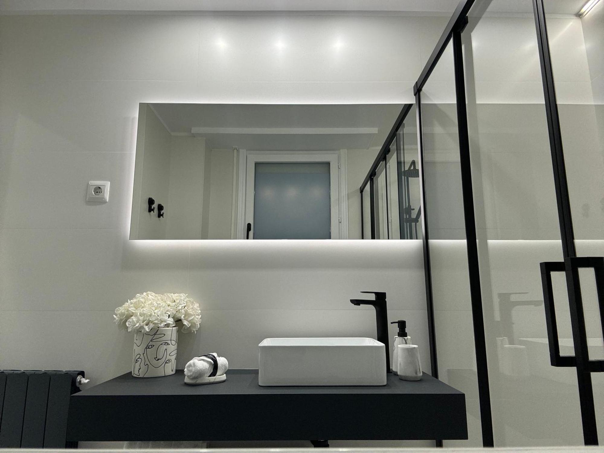 Black And White Suite Cervantes Castro Urdiales Exterior photo