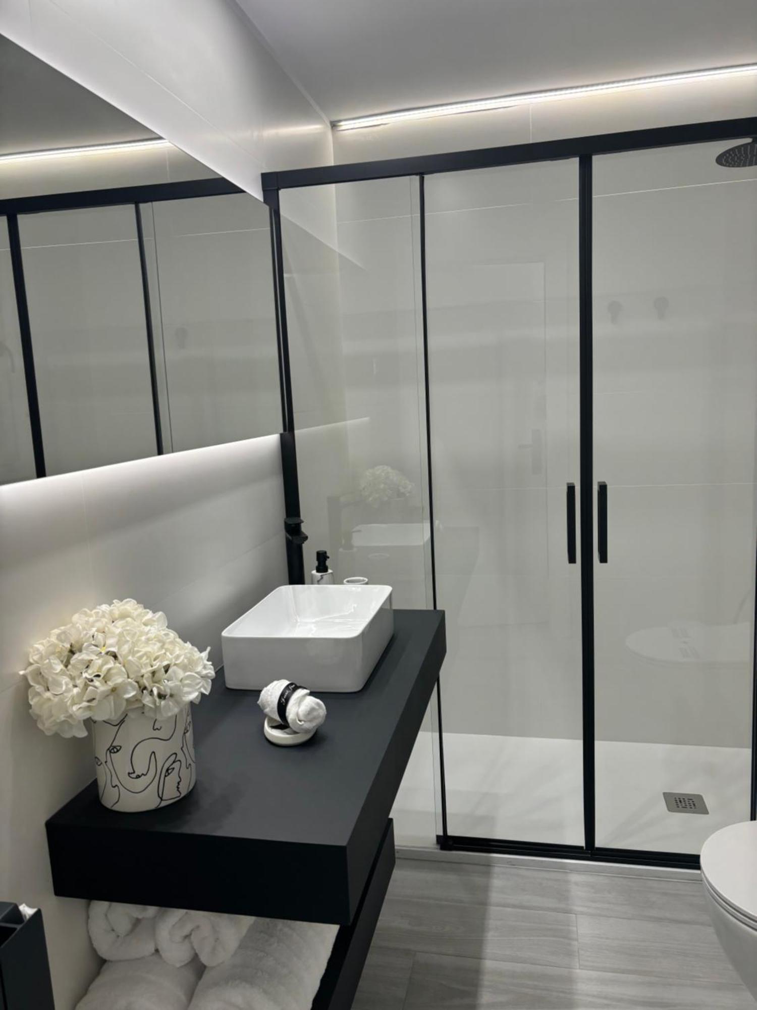 Black And White Suite Cervantes Castro Urdiales Exterior photo