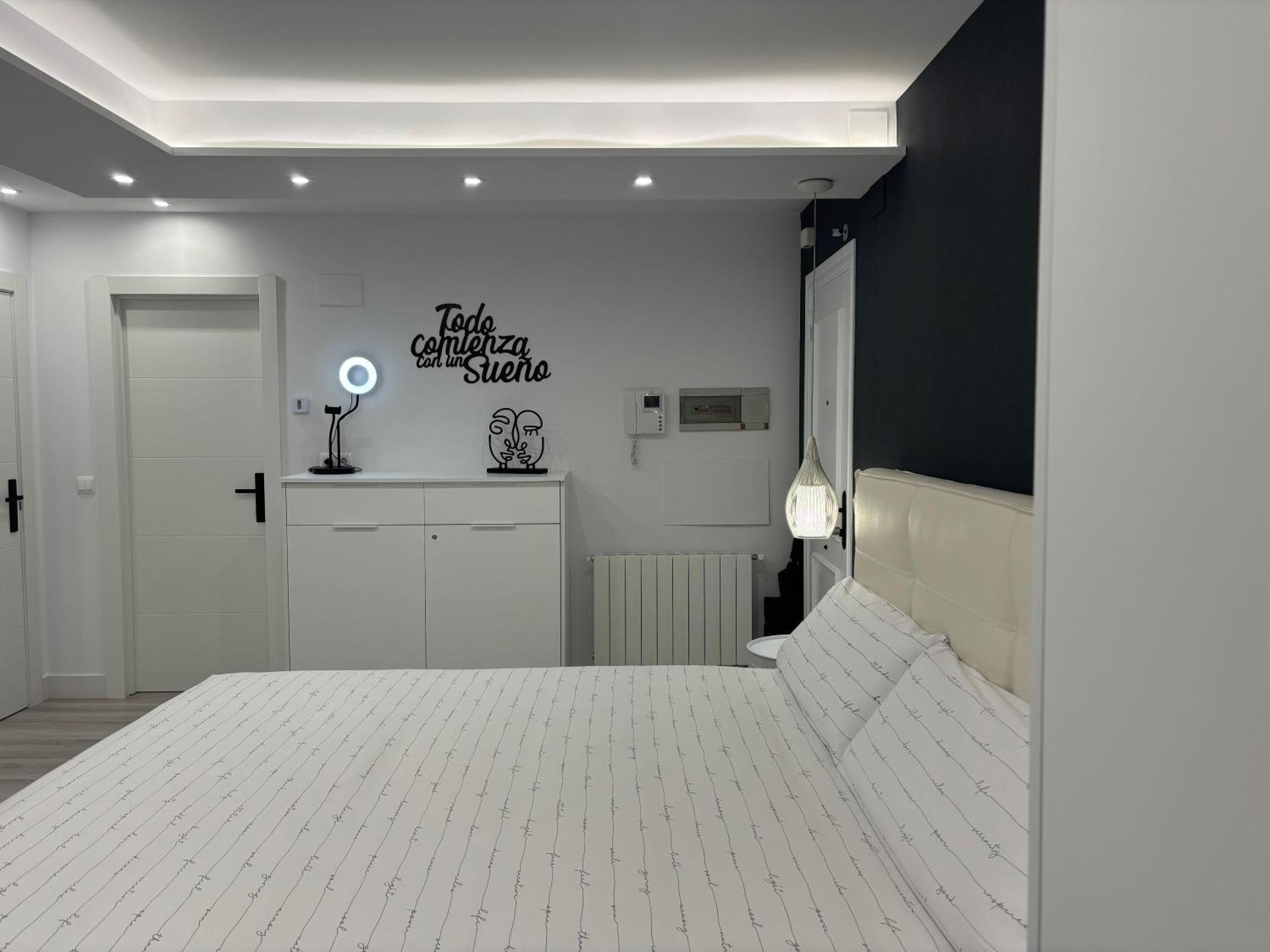 Black And White Suite Cervantes Castro Urdiales Exterior photo