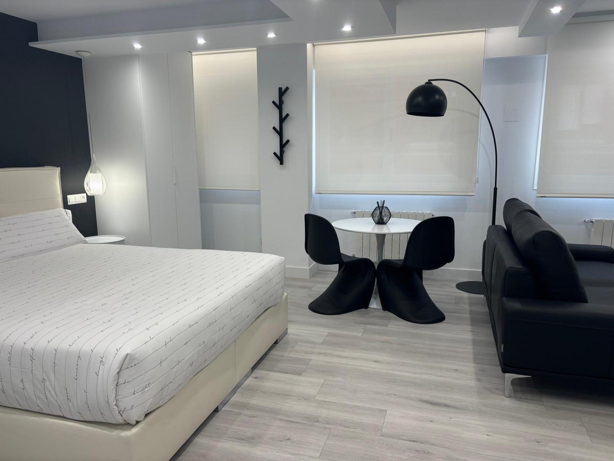 Black And White Suite Cervantes Castro Urdiales Exterior photo
