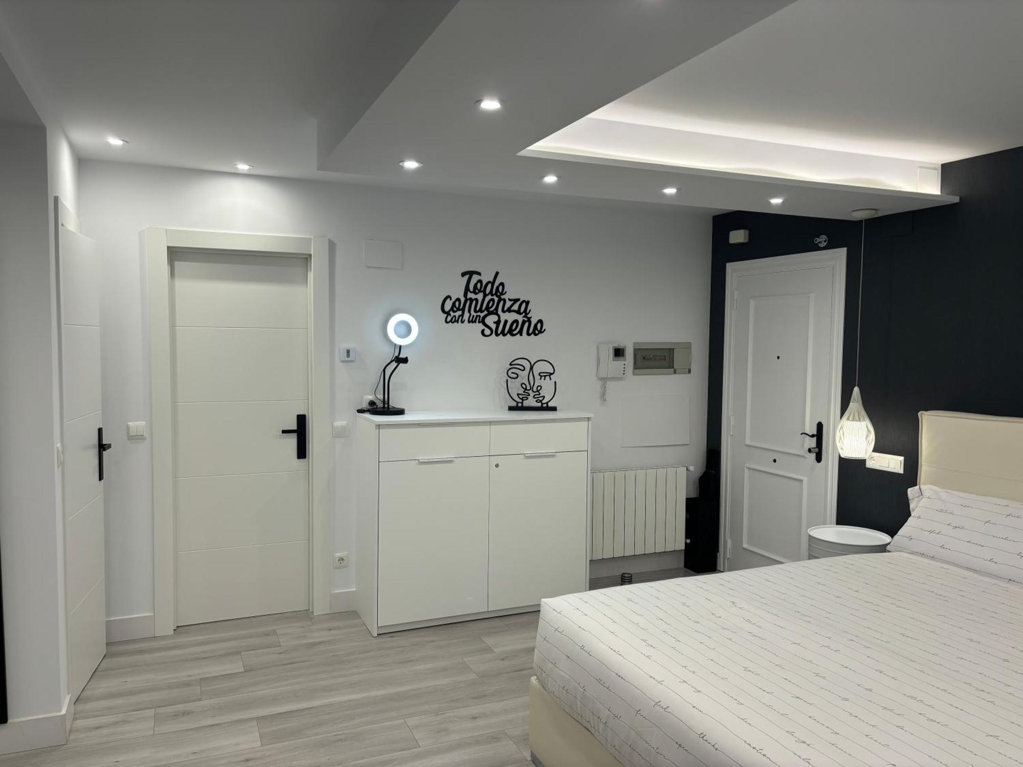 Black And White Suite Cervantes Castro Urdiales Exterior photo