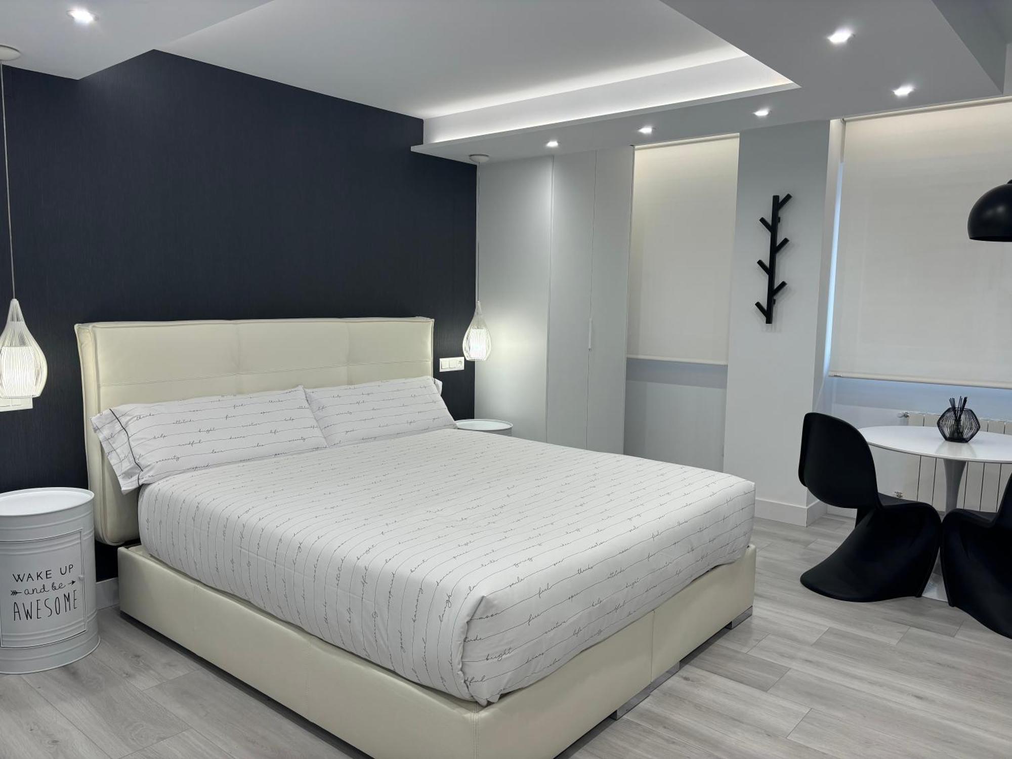 Black And White Suite Cervantes Castro Urdiales Exterior photo